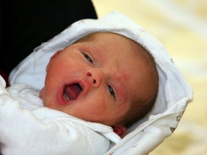 Baby heeft honger, hij zoekt, mondje open, getuite lipjes