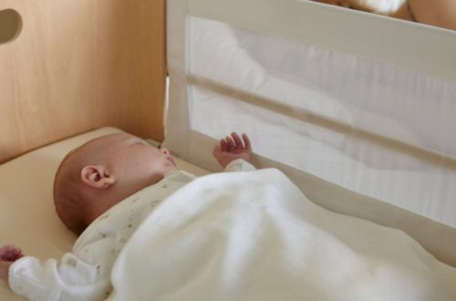 Baby veilig slapen, kies voor apart babybed en op dezelfde kamer slapen.