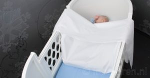 Matrozenbedje laat jouw baby veilig boven in zijn ledikant slapen
